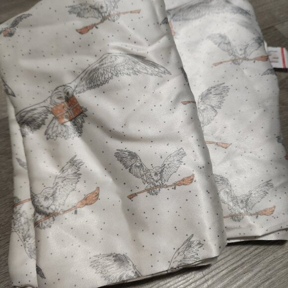 Harry Potter x Kitsch Hedwig Satin Pillow Case Covers - King Size - Picture 1 of 1